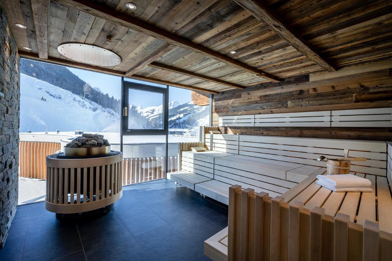 Hotel Das Zwoelferhaus Saalbach-Hinterglemm Buitenkant foto